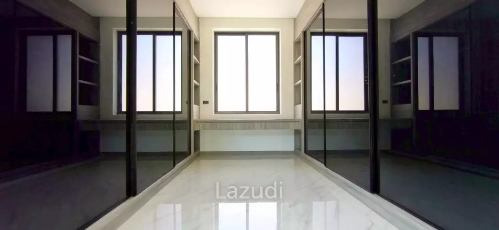 Grand Family Villa Luxury 5-Bedroom Oasis In Chaiyapruek
