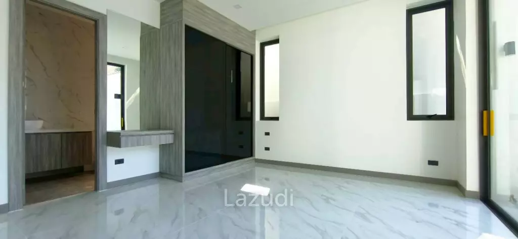 Grand Family Villa Luxury 5-Bedroom Oasis In Chaiyapruek