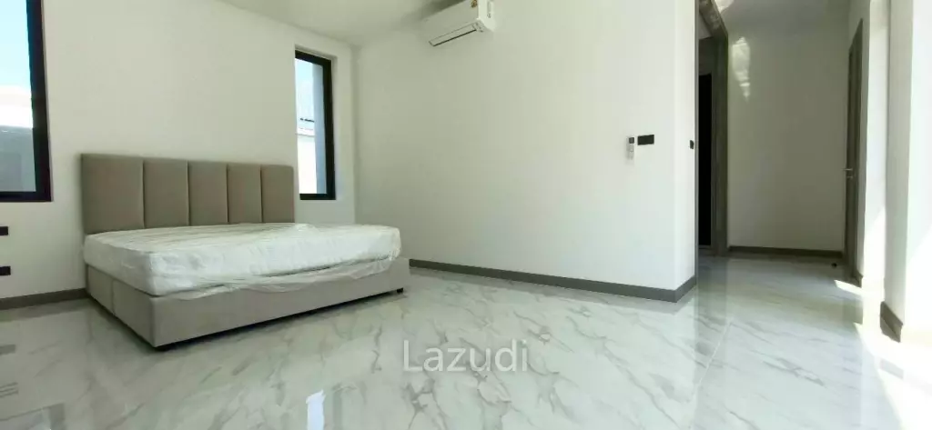 Grand Family Villa Luxury 5-Bedroom Oasis In Chaiyapruek