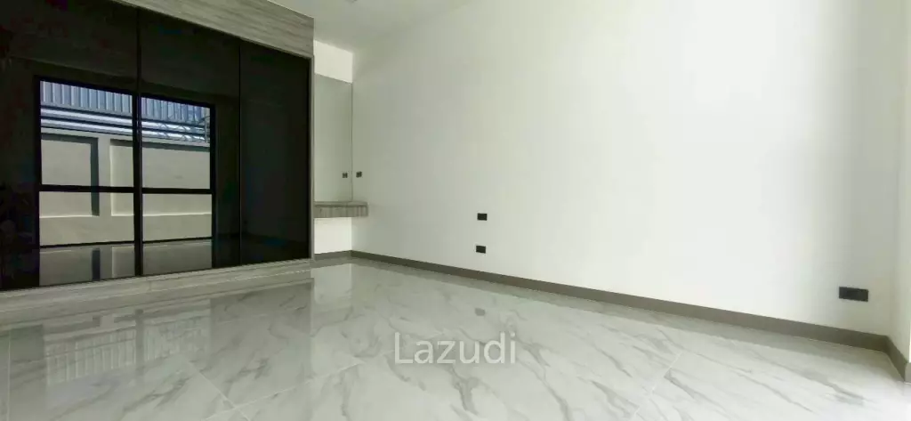 Grand Family Villa Luxury 5-Bedroom Oasis In Chaiyapruek
