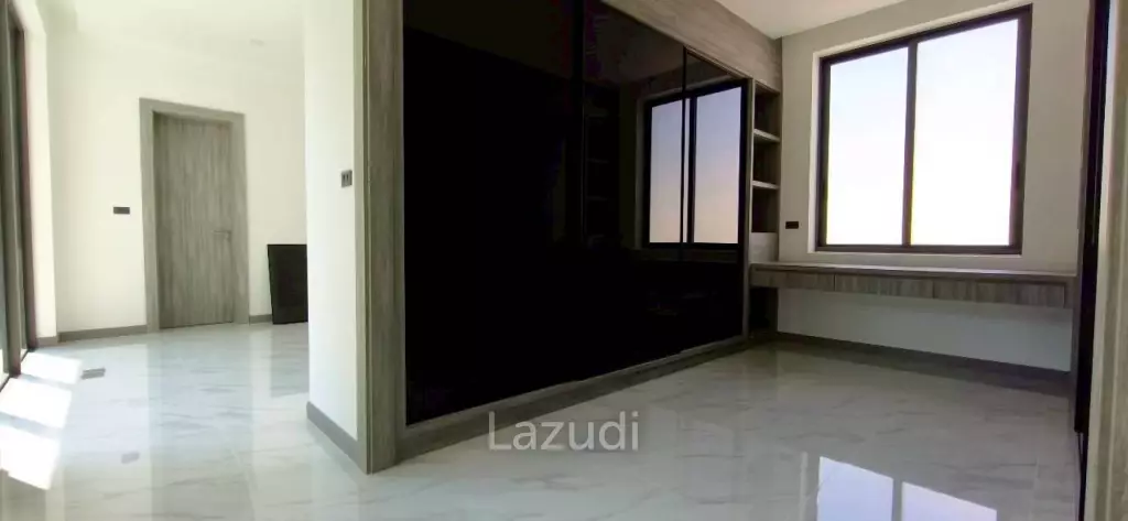 Grand Family Villa Luxury 5-Bedroom Oasis In Chaiyapruek