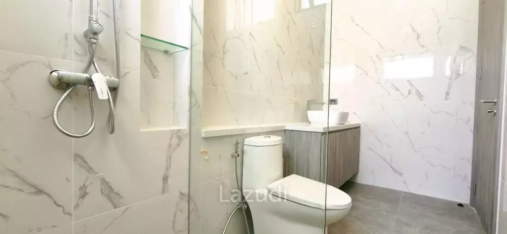 Grand Family Villa Luxury 5-Bedroom Oasis In Chaiyapruek