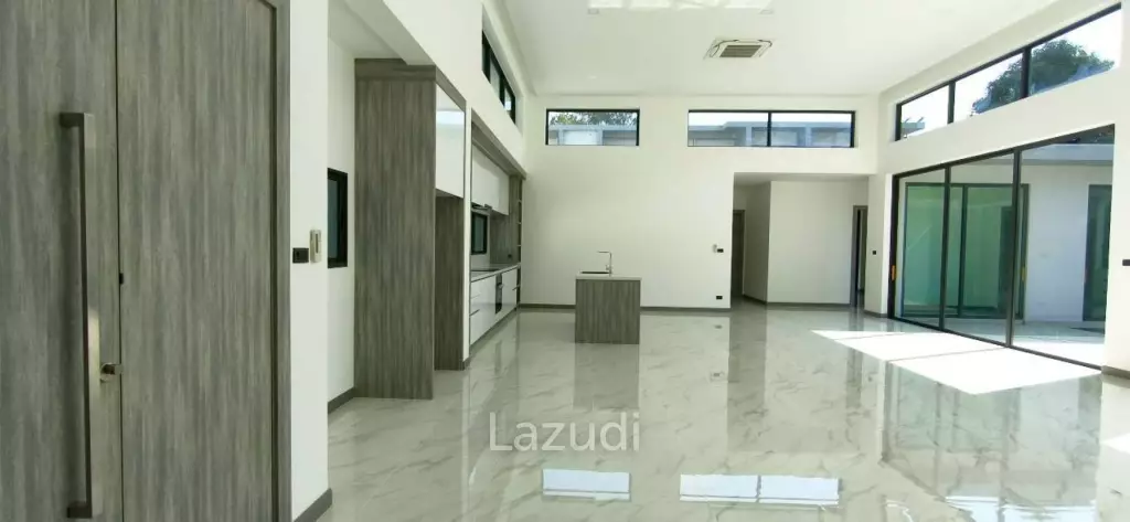 Grand Family Villa Luxury 5-Bedroom Oasis In Chaiyapruek