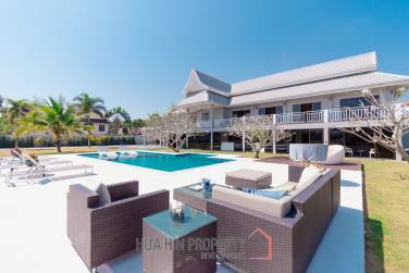 IMPRESSIVE DETACHED 2 STOREY 4 BED POOL VILLA