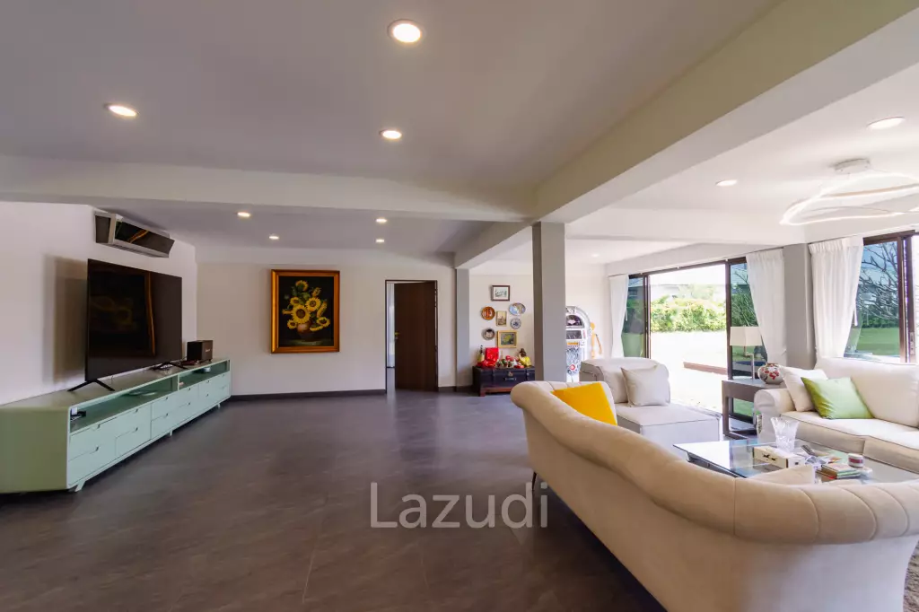 IMPRESSIVE DETACHED 2 STOREY 4 BED POOL VILLA