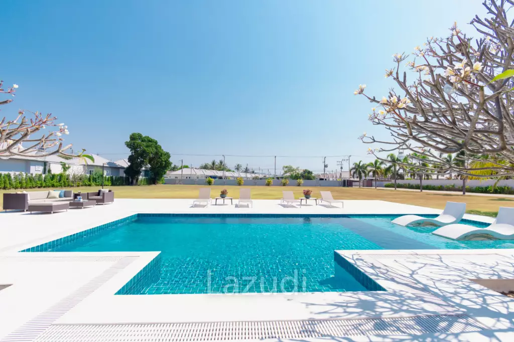 IMPRESSIVE DETACHED 2 STOREY 4 BED POOL VILLA