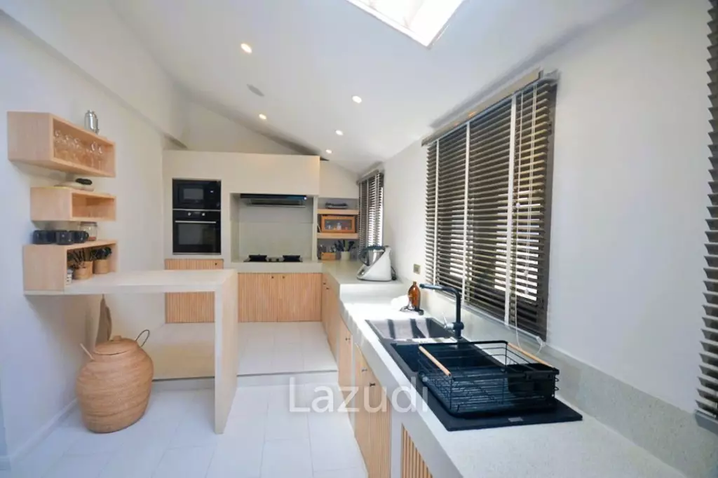 Spacious 5-Bed Sea View Villa in Plai Laem