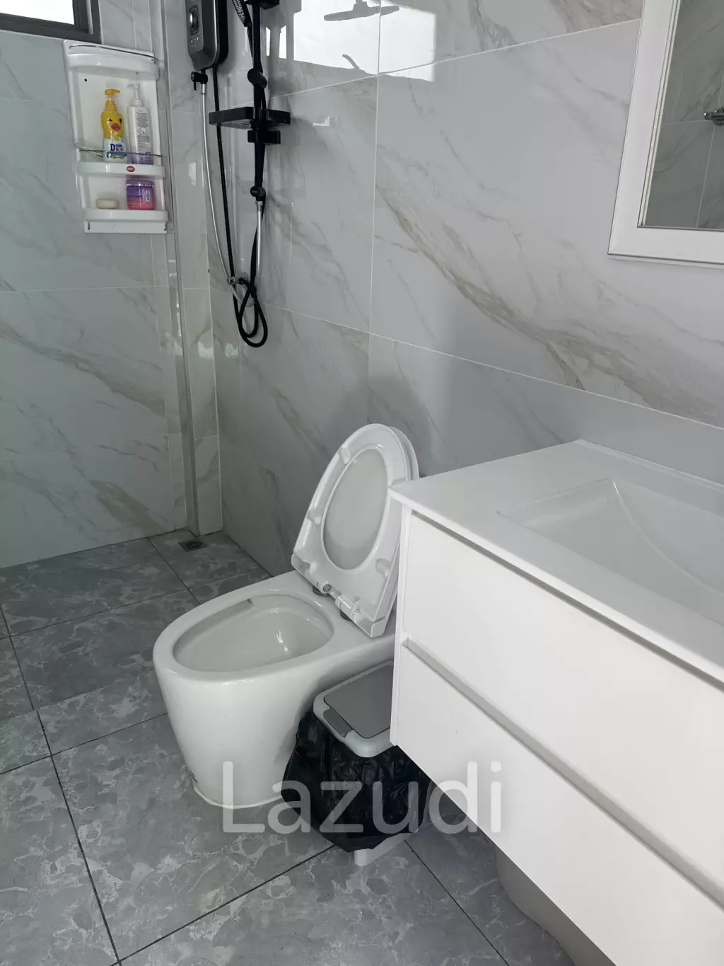 3BR Villa with Pool Jacuzzi – Fully Fenced Garden