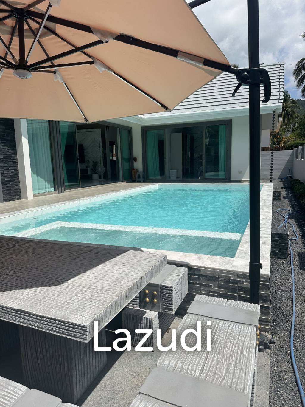 3BR Villa with Pool Jacuzzi – Fully Fenced Garden