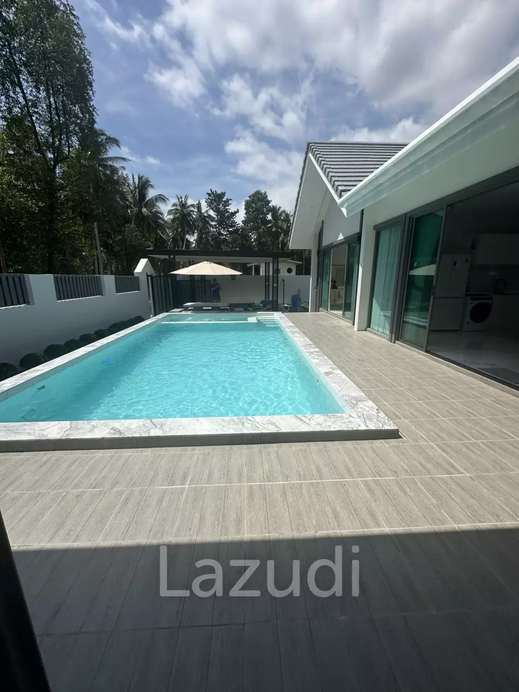 3BR Villa with Pool Jacuzzi – Fully Fenced Garden