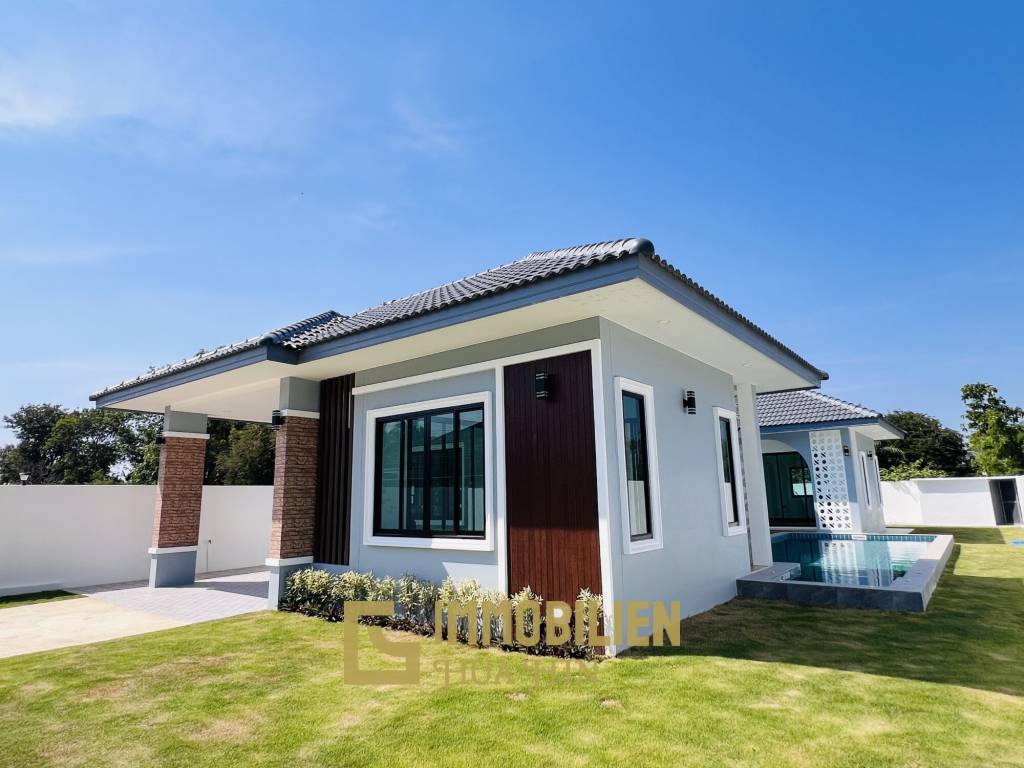 privater Pool / 250 qm Wohnfläche / modernes Design