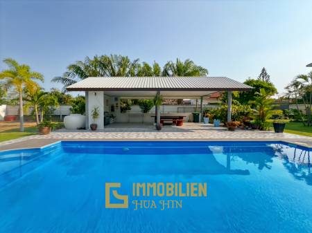 512 qm Wohnfläche / 7 Schlafzimmer / 3.700 qm Grundstück