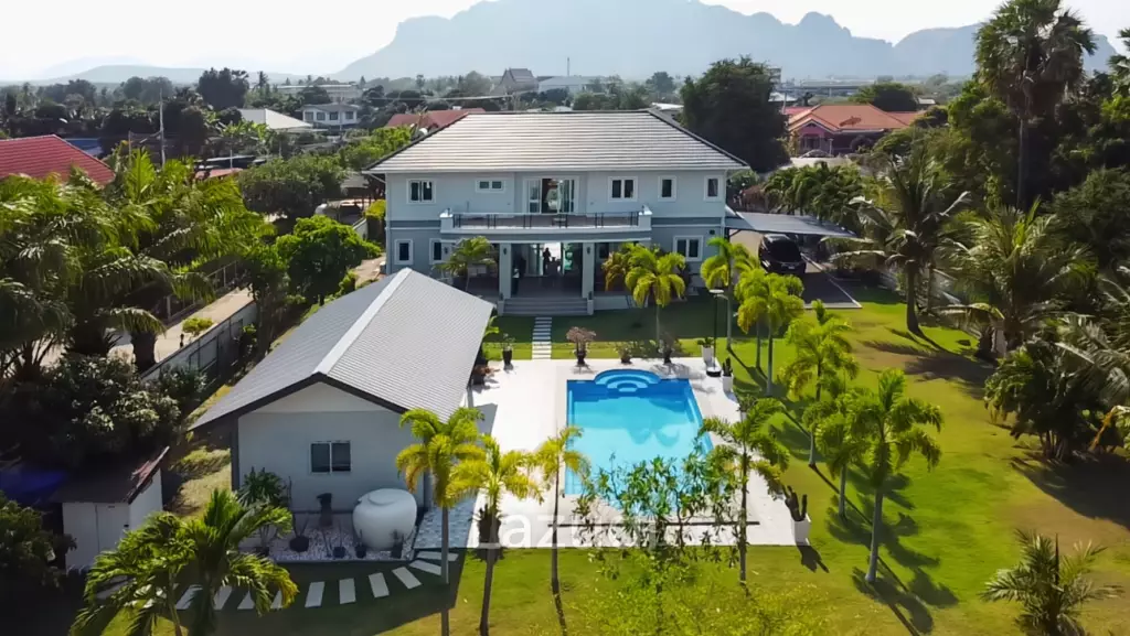 Grand 7-Bedroom Estate in Cha-Am: The Ultimate Private Sanctuary