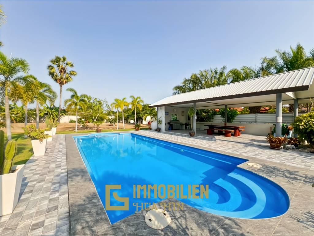 512 qm Wohnfläche / 7 Schlafzimmer / 3.700 qm Grundstück