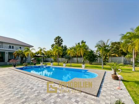 512 qm Wohnfläche / 7 Schlafzimmer / 3.700 qm Grundstück