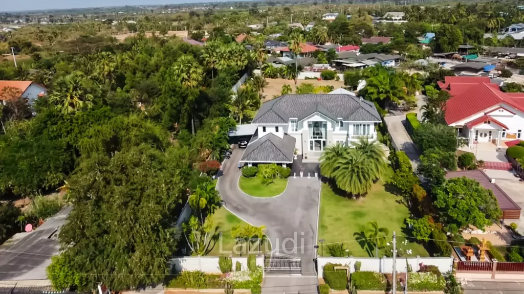Grand 7-Bedroom Estate in Cha-Am: The Ultimate Private Sanctuary