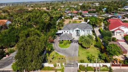 512 qm Wohnfläche / 7 Schlafzimmer / 3.700 qm Grundstück