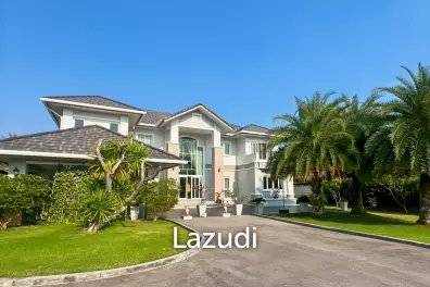 วิลล่า 7 ห้องนอนหรู 512 ตร.ม. พร้อมสระว่ายน้ำและสวนขนาดใหญ่บนที่ดิน 3,700 ตร.ม. ชะอำ เพชรบุรี