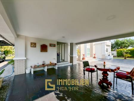 512 qm Wohnfläche / 7 Schlafzimmer / 3.700 qm Grundstück