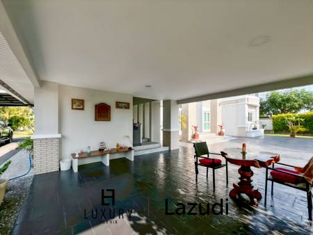 Surface habitable de 512 m² / 7 chambres / Terrain de 3 700 m²