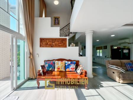 512 qm Wohnfläche / 7 Schlafzimmer / 3.700 qm Grundstück