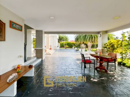 512 qm Wohnfläche / 7 Schlafzimmer / 3.700 qm Grundstück