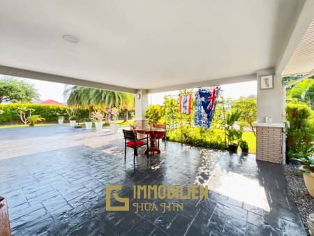 512 qm Wohnfläche / 7 Schlafzimmer / 3.700 qm Grundstück