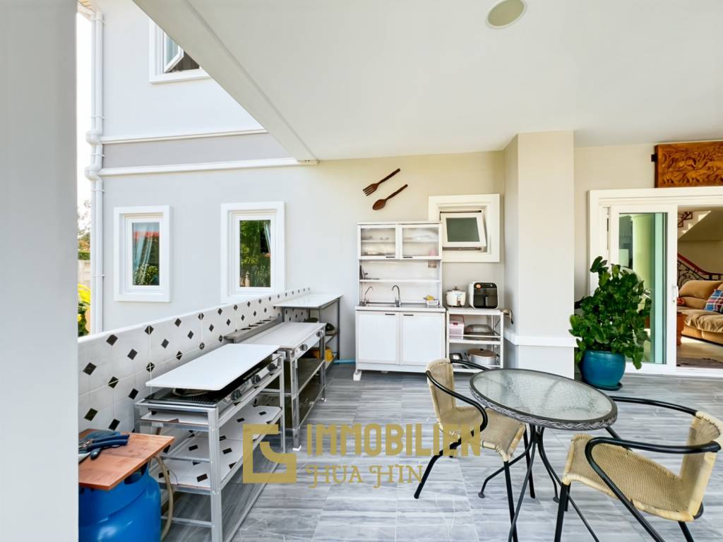 512 qm Wohnfläche / 7 Schlafzimmer / 3.700 qm Grundstück