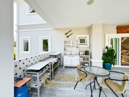 512 qm Wohnfläche / 7 Schlafzimmer / 3.700 qm Grundstück