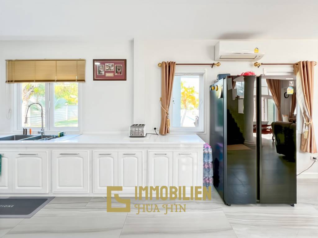 512 qm Wohnfläche / 7 Schlafzimmer / 3.700 qm Grundstück