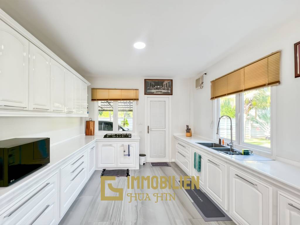 512 qm Wohnfläche / 7 Schlafzimmer / 3.700 qm Grundstück