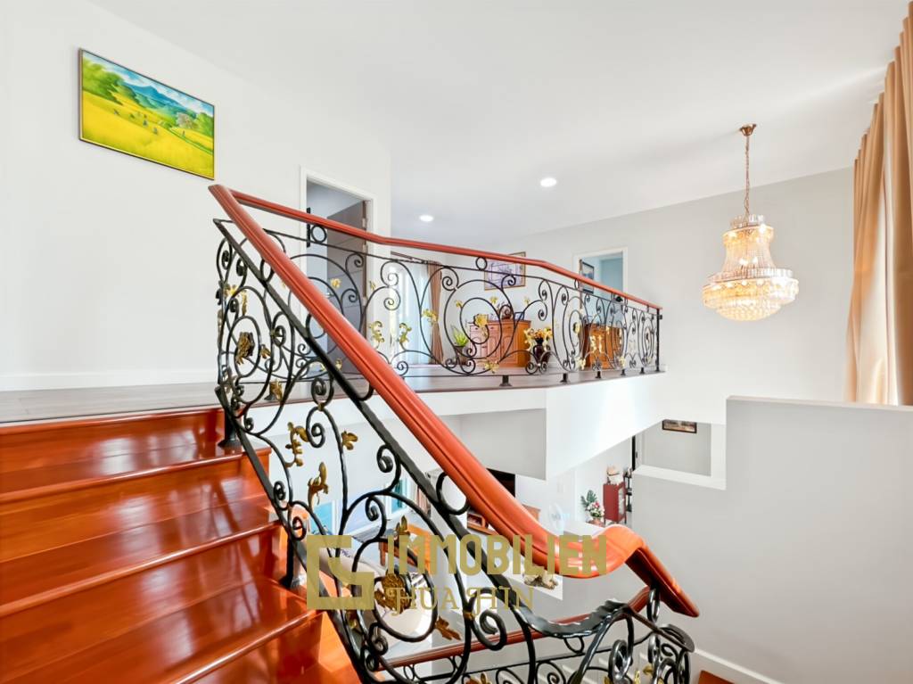 512 qm Wohnfläche / 7 Schlafzimmer / 3.700 qm Grundstück