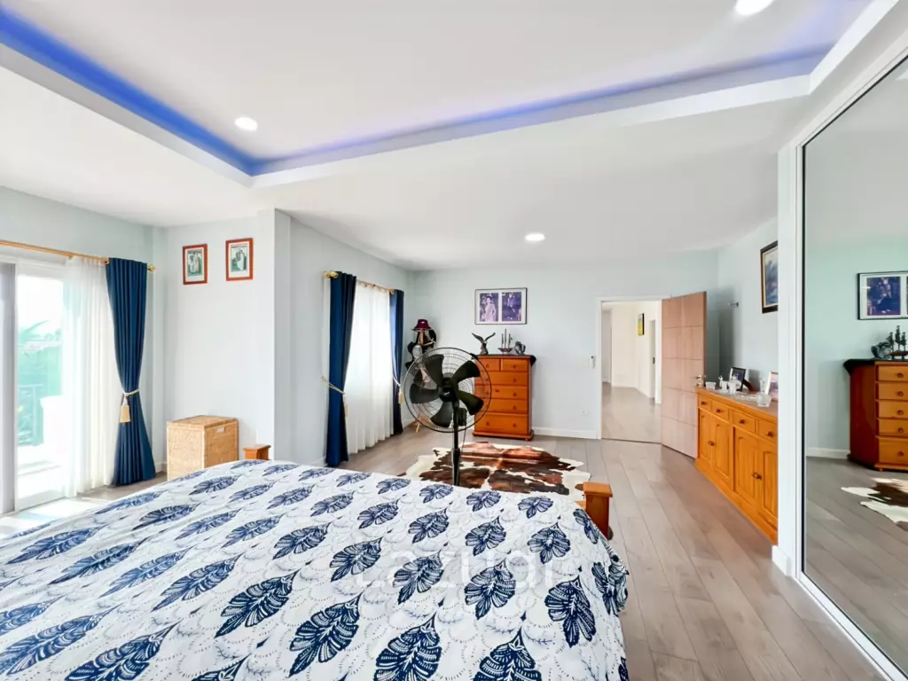 Grand 7-Bedroom Estate in Cha-Am: The Ultimate Private Sanctuary