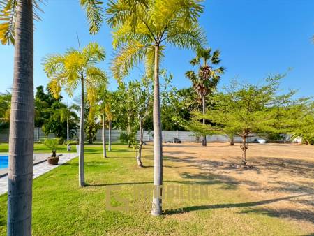 512 qm Wohnfläche / 7 Schlafzimmer / 3.700 qm Grundstück