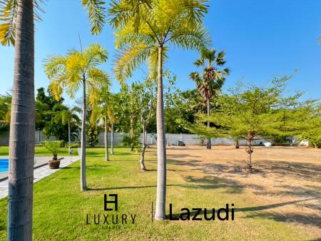 Surface habitable de 512 m² / 7 chambres / Terrain de 3 700 m²