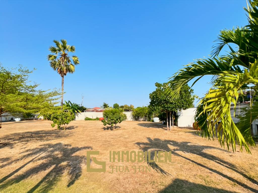 512 qm Wohnfläche / 7 Schlafzimmer / 3.700 qm Grundstück