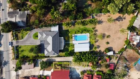 512 qm Wohnfläche / 7 Schlafzimmer / 3.700 qm Grundstück