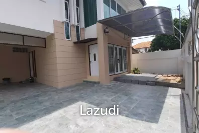 185 sqm modern 4 bedroom House in Pattanakarn 50
