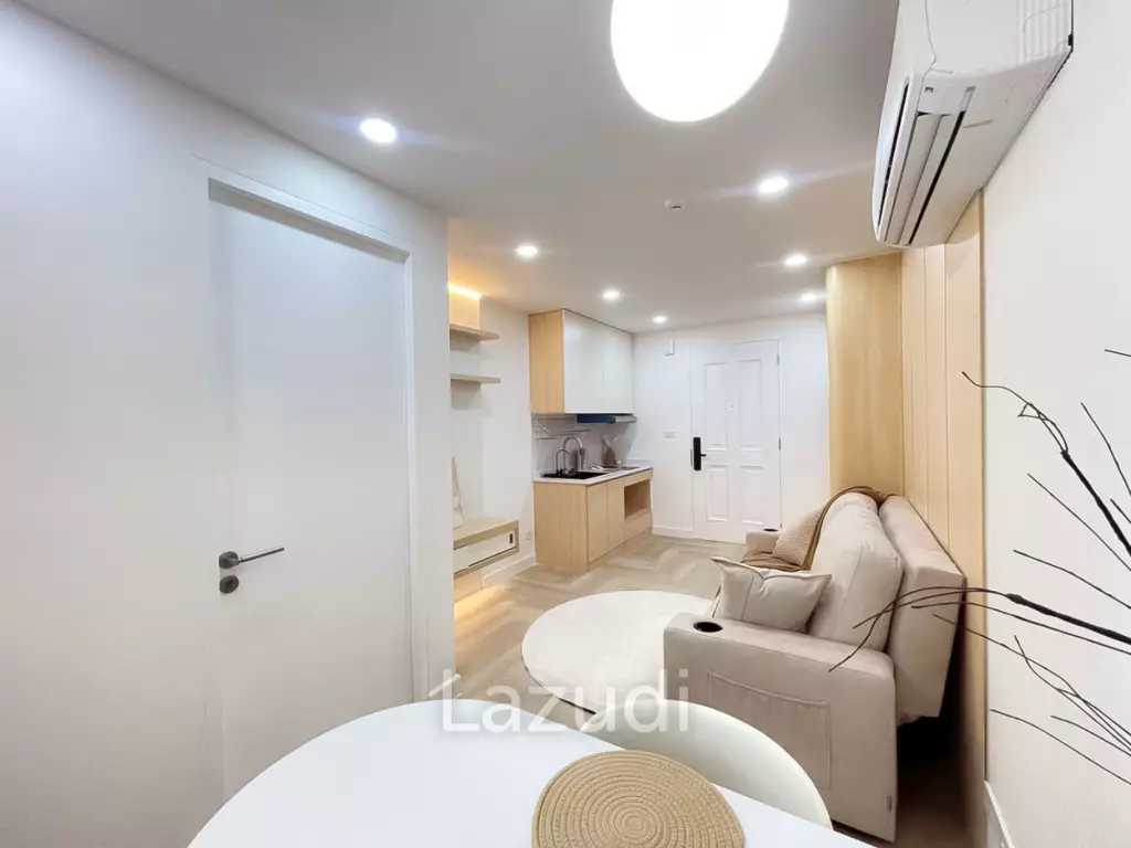 35 sqm modern 1 bedroom condo at The Clover Thonglor, Khlong Tan Nuea