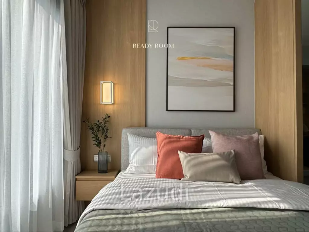 30 sqm high-floor 1 bedroom condo at Life Asoke Hype Makkasan Bangkok