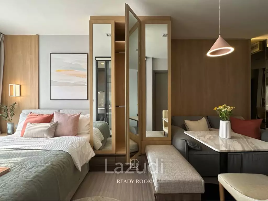 30 sqm high-floor 1 bedroom condo at Life Asoke Hype Makkasan Bangkok