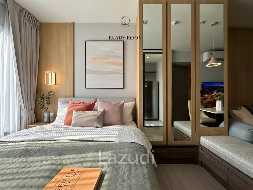 30 sqm high-floor 1 bedroom condo at Life Asoke Hype Makkasan Bangkok