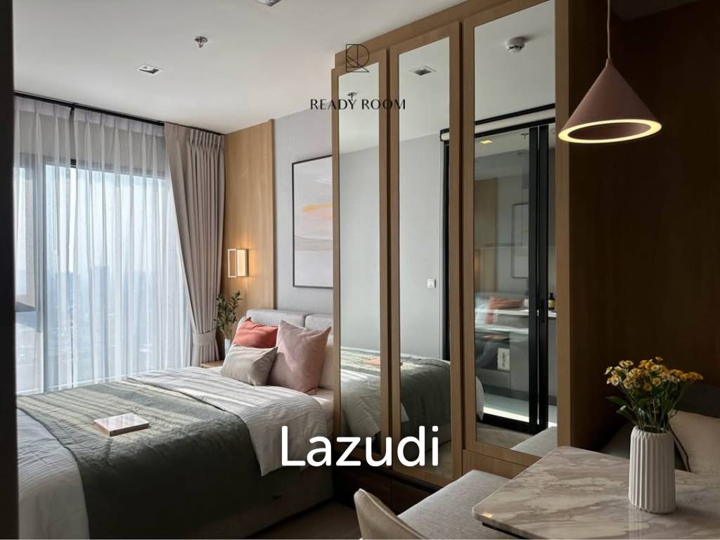 30 sqm high-floor 1 bedroom condo at Life Asoke Hype Makkasan Bangkok