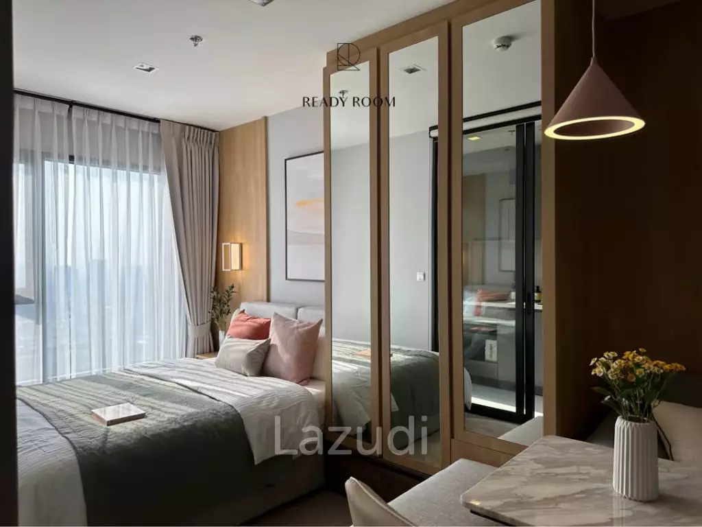 30 sqm high-floor 1 bedroom condo at Life Asoke Hype Makkasan Bangkok
