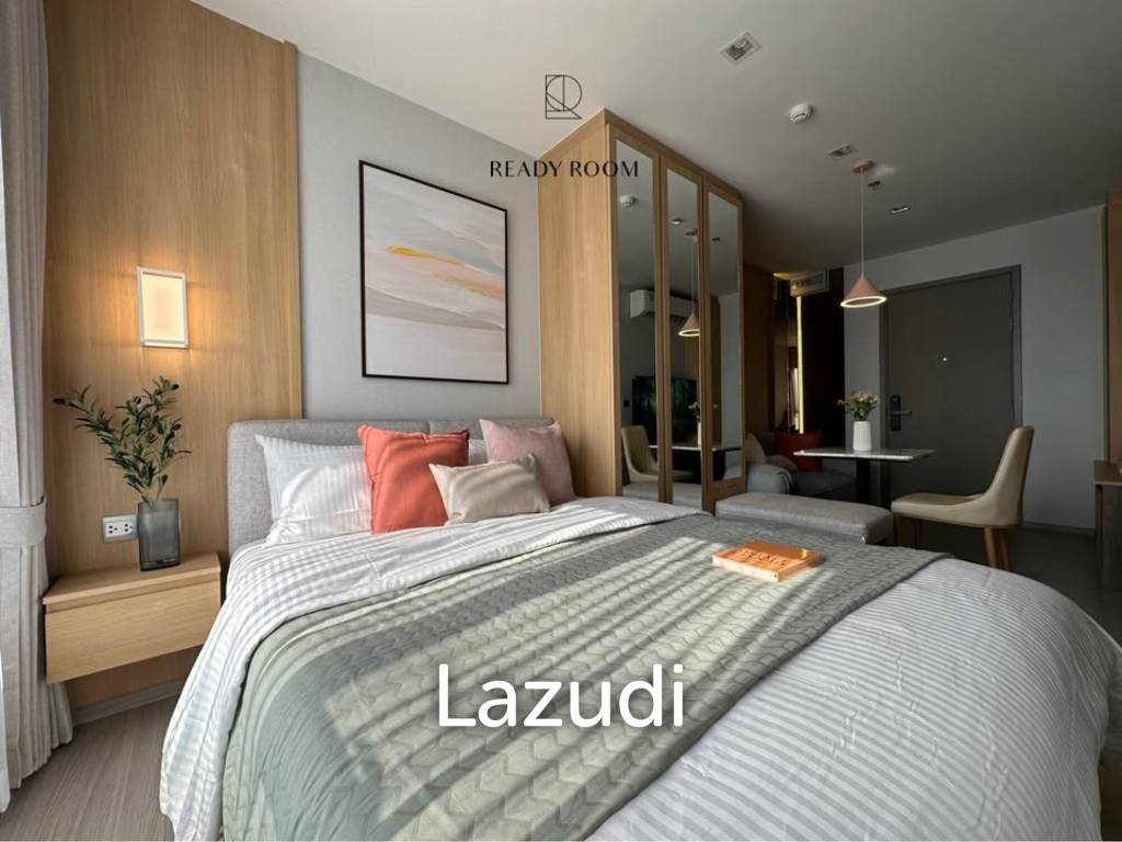 30 sqm high-floor 1 bedroom condo at Life Asoke Hype Makkasan Bangkok