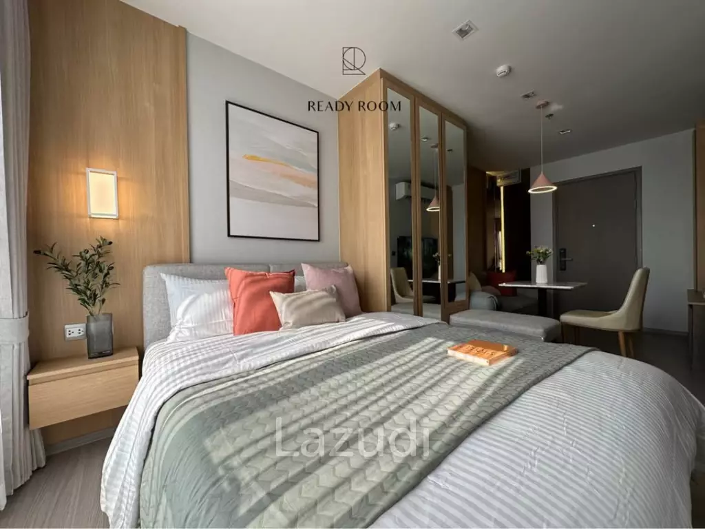 30 sqm high-floor 1 bedroom condo at Life Asoke Hype Makkasan Bangkok