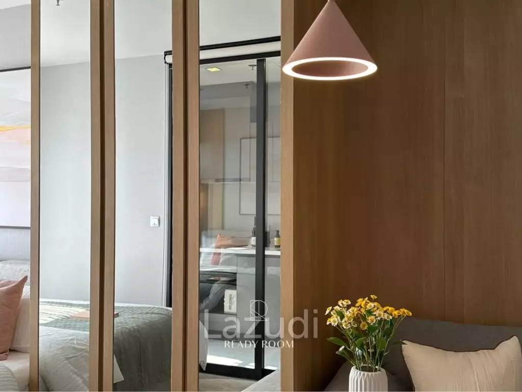 30 sqm high-floor 1 bedroom condo at Life Asoke Hype Makkasan Bangkok