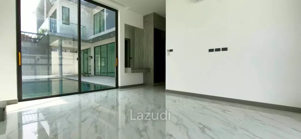 4  Bedroom 490 SQ.M. Luxury Privacy Villa In Pattaya