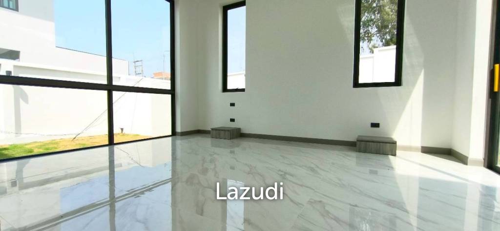 4  Bedroom 490 SQ.M. Luxury Privacy Villa In Pattaya