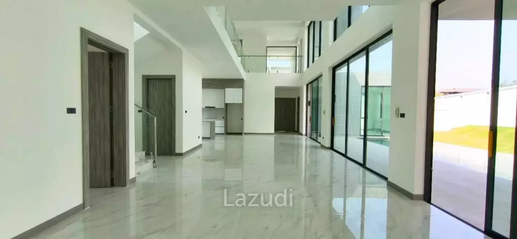 4  Bedroom 490 SQ.M. Luxury Privacy Villa In Pattaya